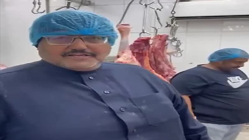 شاهد.. محمد العنزان يروي قصة 40 عامًا في مهنة الجزارة ويوجه نصيحة للشباب