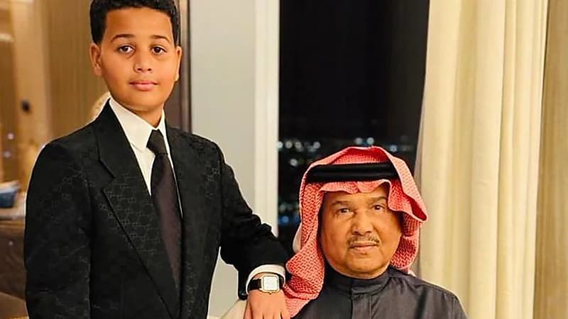 محمد عبده وابنه يصلان إلى حفل جوائز JoyAwards .. فيديو