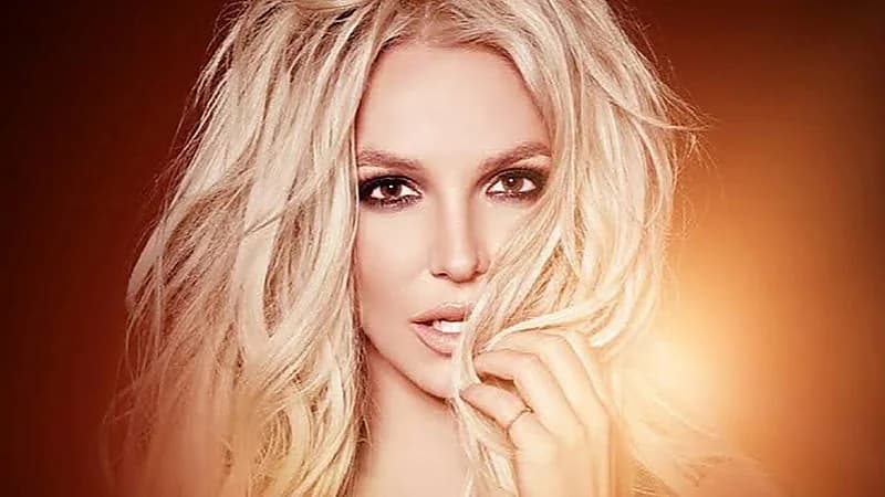 بريتني سبيرز تخرق قواعد الطيران بسيجارة