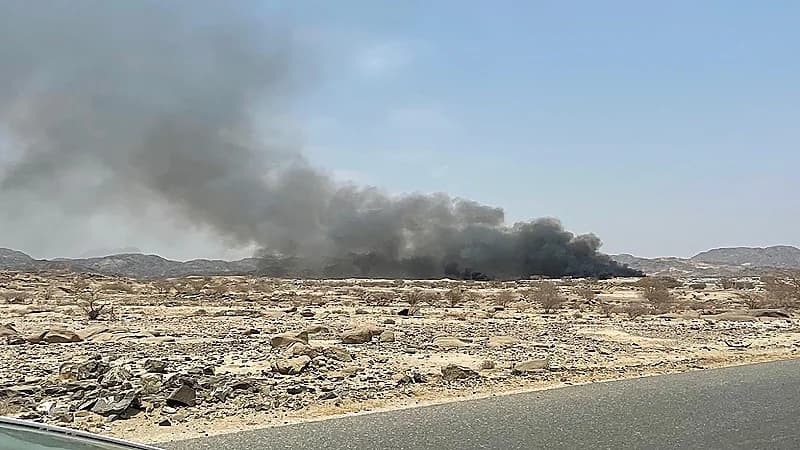 بالفيديو والصور.. حرائق مكب النفايات تلوث الأجواء بأضم