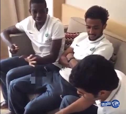 بالفيديو ..محور المنتخب السعودى يجوب أروقة المعسكر في النمسا بحثا عن "البوكيمون"