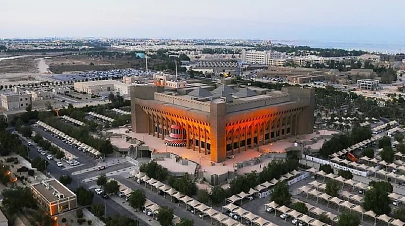 الهيئة الملكية توفر 8 وظائف للجنسين