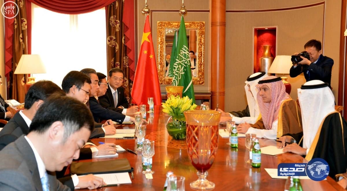 خبير مصرفي يكشف عن خطورة رمي إيصالات الصراف الآلي دون إتلافها "فيديو"