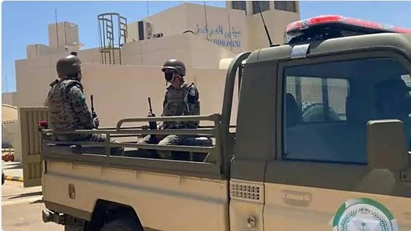 القبض على مواطن لنقله 3 مخالفين لنظام أمن الحدود بجازان