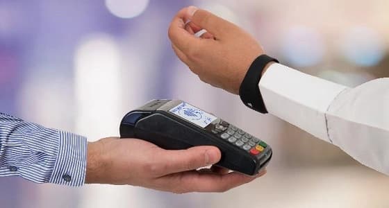 مدى تعتزم إطلاق خدمة السداد بساعات سامسونج الذكية