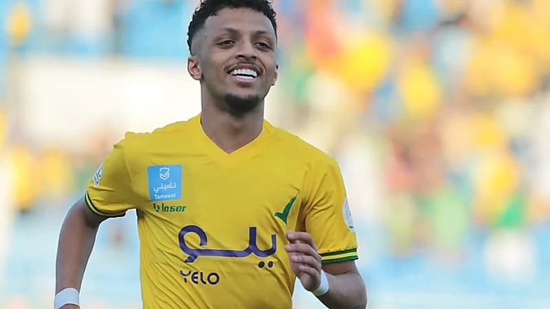 الخليج يجدد عقد حمد العبدان