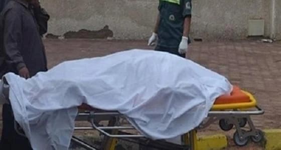 بائع متجول يفصل رقبة شقيقته عن جسدها لتغيبها عن المنزل لمدة شهر