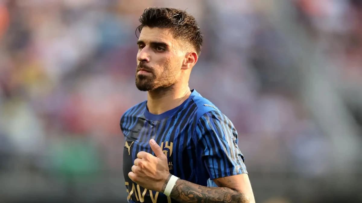نيفيز يستمر مع الهلال موسمين