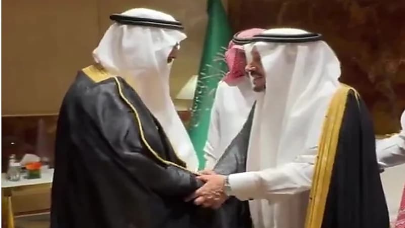 أمير الرياض يمازح د. سعد الراشد بعد فوزه بجائزة الملك فيصل.. فيديو