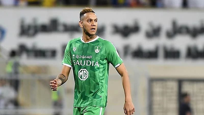 الفيفا تلزم الأهلي بسداد 4.8 مليون يورو لـ "دي سوزا"