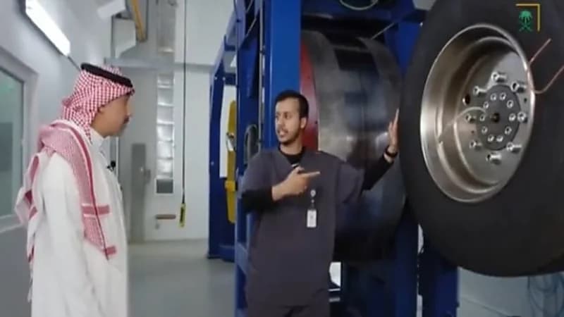 الكشف عن الوقت اللازم لقياس مدى كفاءة إطار الشاحنة في هيئة المواصفات "فيديو"