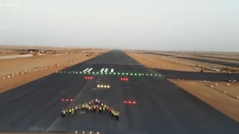 شاهد.. اكتمال أعمال بناء مدرج مطار البحر الأحمر الدولي