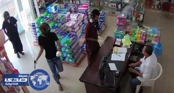 بالفيديو.. الإطاحة باثنين بتهمة السطو على إحدى الصيدليات في أحد