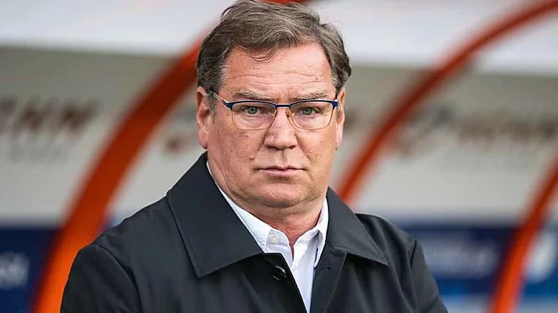 أوربان مدربًا لبولندا بعد خلاف ليفاندوفسكي