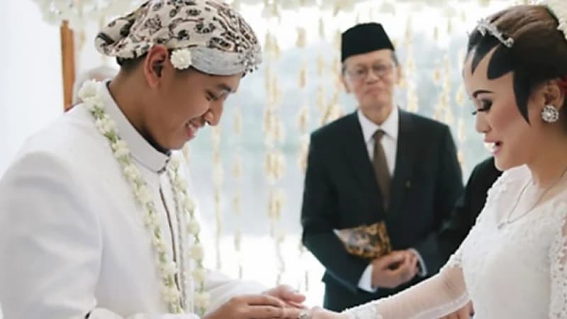 قبيلة تمنع عروسين من دخول الحمام لـ 3 أيام بعد الزواج