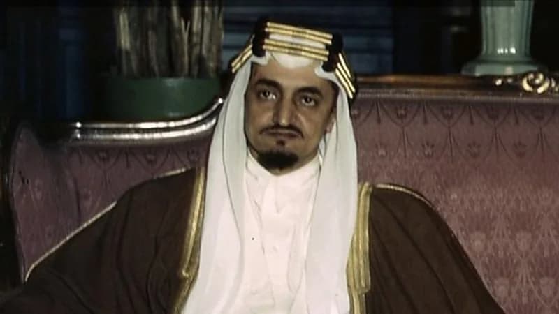 بالفيديو.. أول جواز سفر سعودي يعود للملك فيصل بن عبدالعزيز