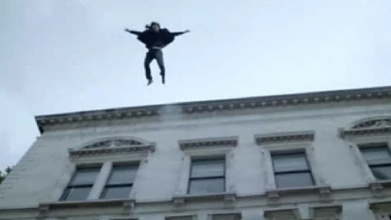 سيدة تنهي حياتها قفزا من الطابق الرابع