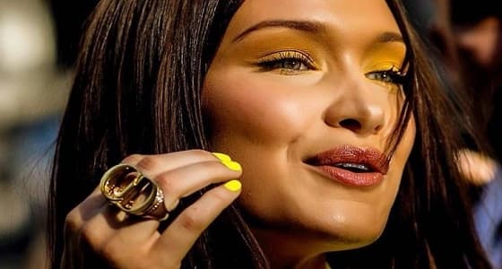 بالصور.. الأصفر يجتاح عيون النجمات