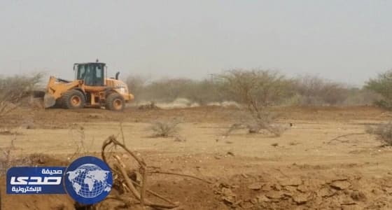 بالصور.. بلدية بارق تسترد 10 آلاف متر من أراضي الدولة