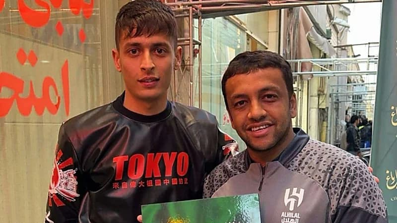 محمد الشلهوب يلتقى بأحد معجبيه في إيران .. فيديو