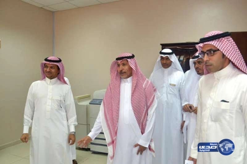 مدير جامعة جازان يشدد علي التفاعل مع تساؤلات الطلاب خلال تفقده عمادة القبول
