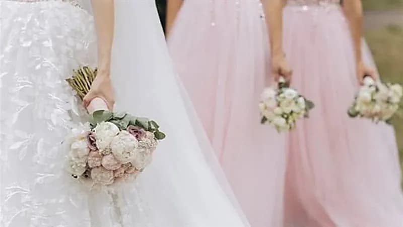 عروس تمتنع عن الزواج وتنهار بكاءاً في حفل زفافها