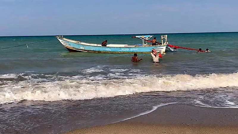 صيادون يعثرون على كنز في بطن حوت نافق