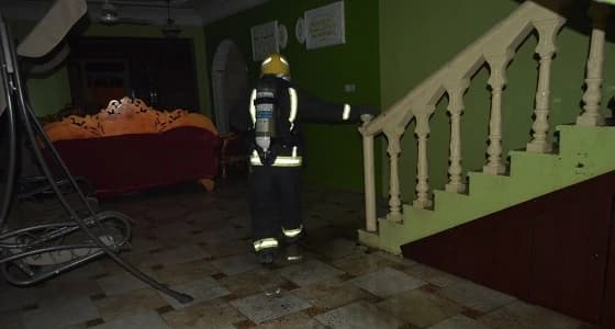 عبث الأطفال يحرق منزل.. ومدني سكاكا يتدخل