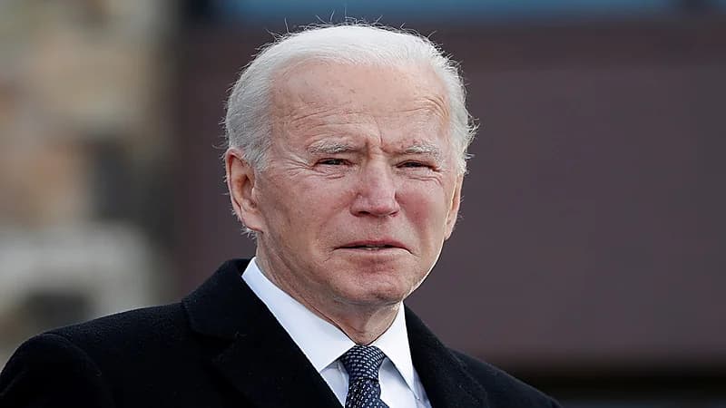 آخر التطورات الصحية للرئيس الأمريكي بعد إصابته بكسر