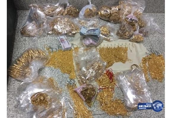 بالصور..إحباط تهريب 35 كيلو ذهب بحوزة مواطن فى "مكة"