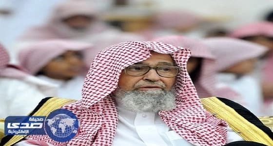 تزامنًا مع الجدل المثار.. الفوزان: زيارة المرأة للمقابر " حرام "