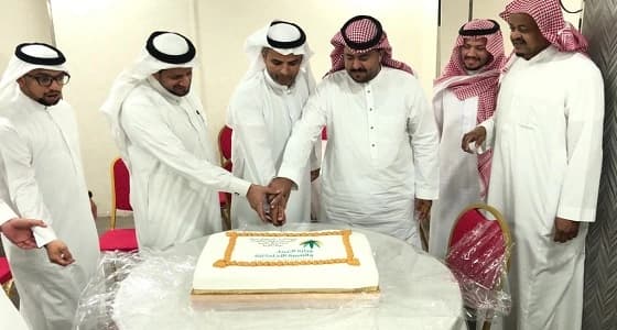 مركز التنمية الاجتماعية بمكة المكرمة يحتفل بأحد منسوبيه