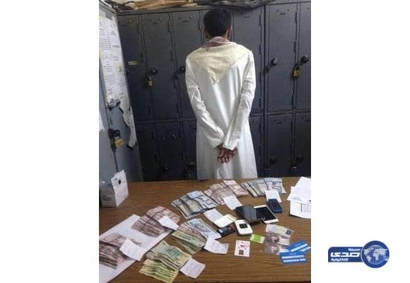 بالفيديو.. ركاب محتجزين داخل طائرة سعودية لمدة ساعتين بدون تكييف