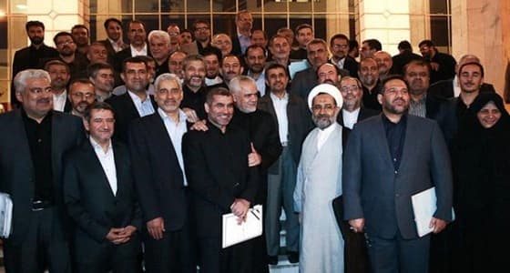 السحر ينقلب على الساحر.. أحمد نجاد وحيدا في إيران