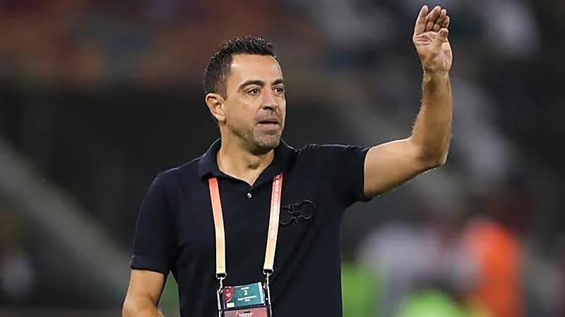 تشافي يتولى تدريب برشلونة بعد إقالة كومان