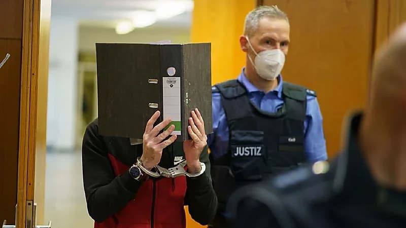 داعشي يعلق طفلة تحت الشمس حتى ماتت عطشا