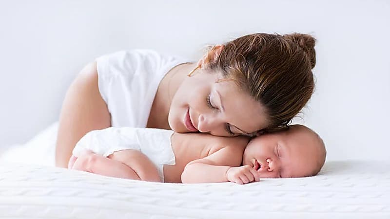 طريقة التعامل مع الرضيع في الشهر الأول