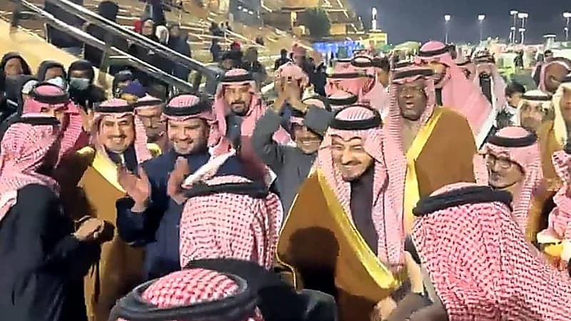 فرحة الأمير فيصل بن خالد بعد تتويجه بلقب كأس ولي العهد للإنتاج المحلي .. فيديو