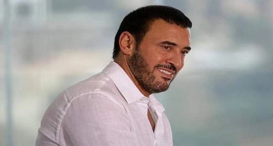 كاظم الساهر يخفي وشم " مدرسة الحب "