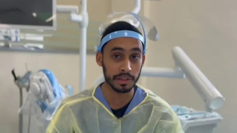 بالفيديو.. شاب يجمع بين دراسة الطب وإمامة المسجد