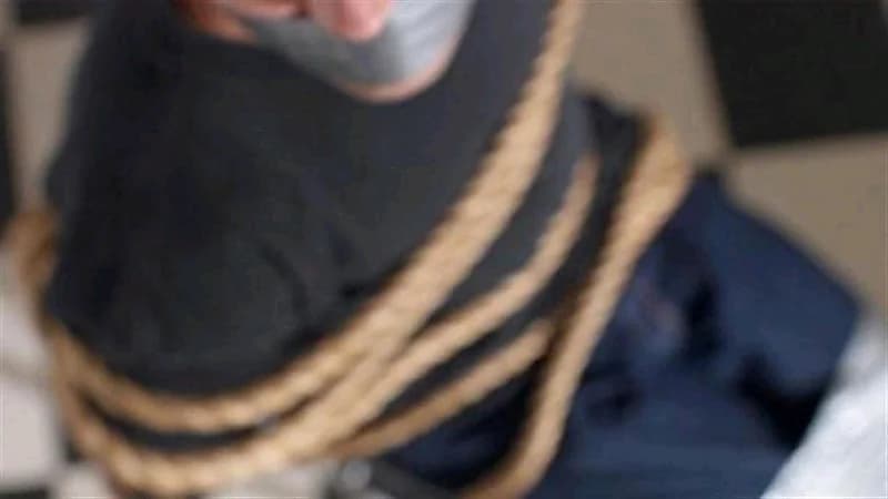 جردوه من ملابسه.. رد صادم من أسرة على شاب أراد خطبة ابنتهم