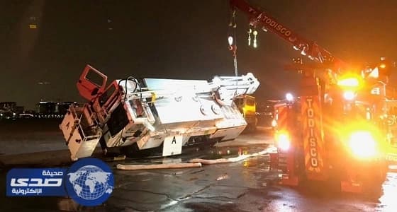 إصابة 6 أشخاص إثر اصطدام طائرة بشاحنة في مطار لوس انجليس