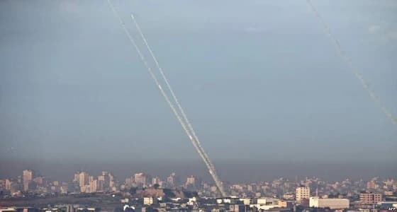رويترز: إطلاق صواريخ على إسرائيل قرب قطاع غزة