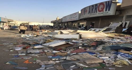 بالصور .. إزالة مخالفات بلدية بحراج بن قاسم في الرياض