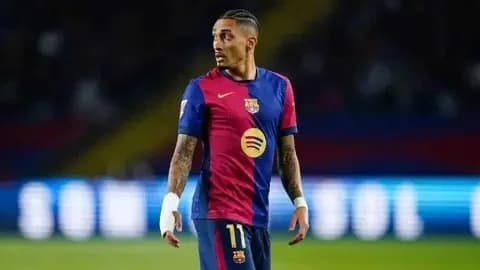 رافينيا يثير الجدل في برشلونة بعد ضربه زميله تير شتيغن