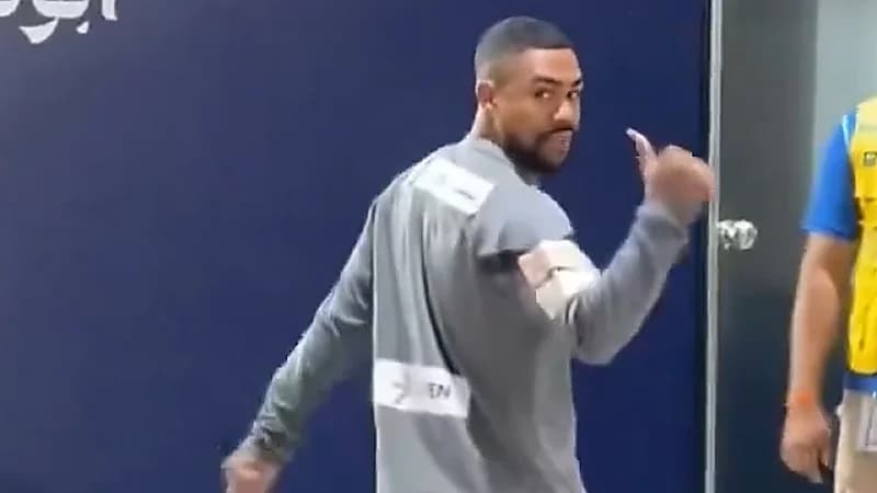 مُشجع لـ مالكوم : هل أنت كويتي ؟ .. فيديو