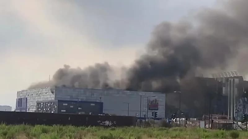 بالفيديو.. اندلاع حريق كبير في محيط الواجهة البحرية لبيروت