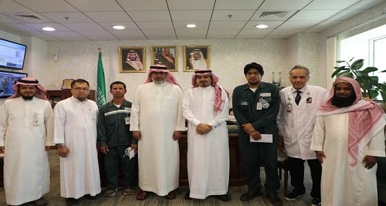 إسلام عاملين من الجنسية الفلبينية بمجمع الملك عبدالله