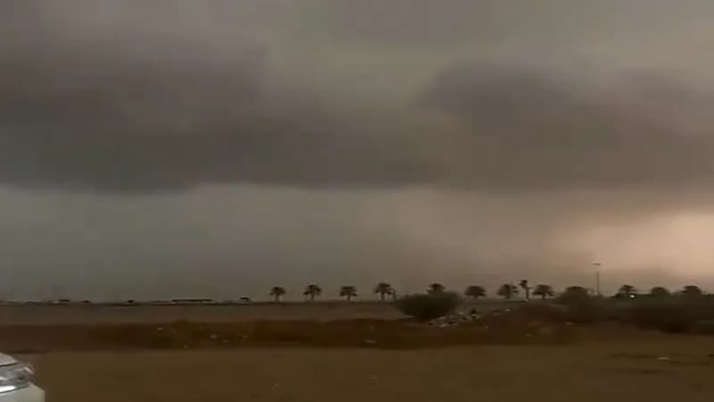 بالفيديو.. مشهد لسحابة سوبرسل غرب الخرمة