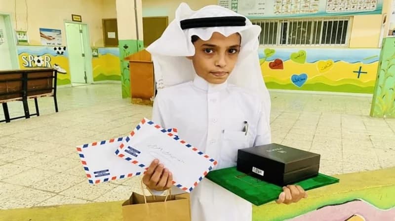 طالب يكتب رسالة مؤثرة لمعلميه بعد وفاة والده